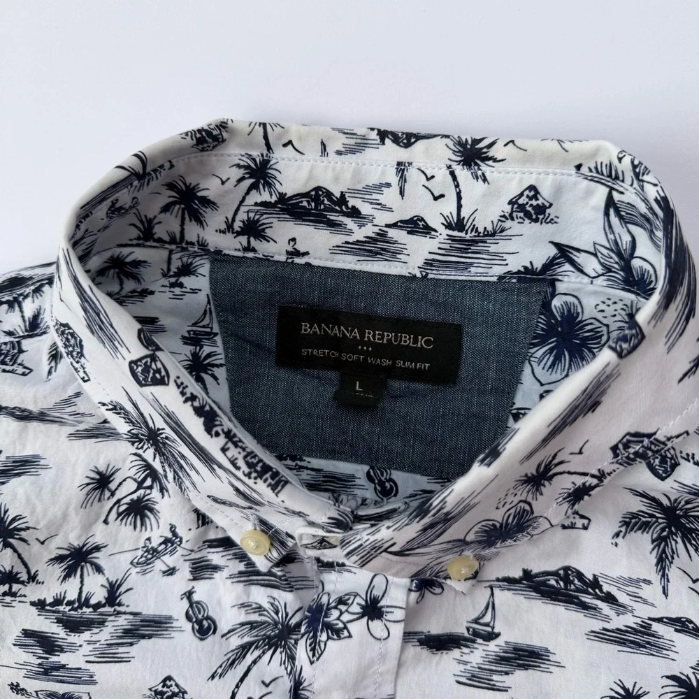 Men’s Banana Republic Short Sleeve Shirt Size Large Hawaiian Theme​​